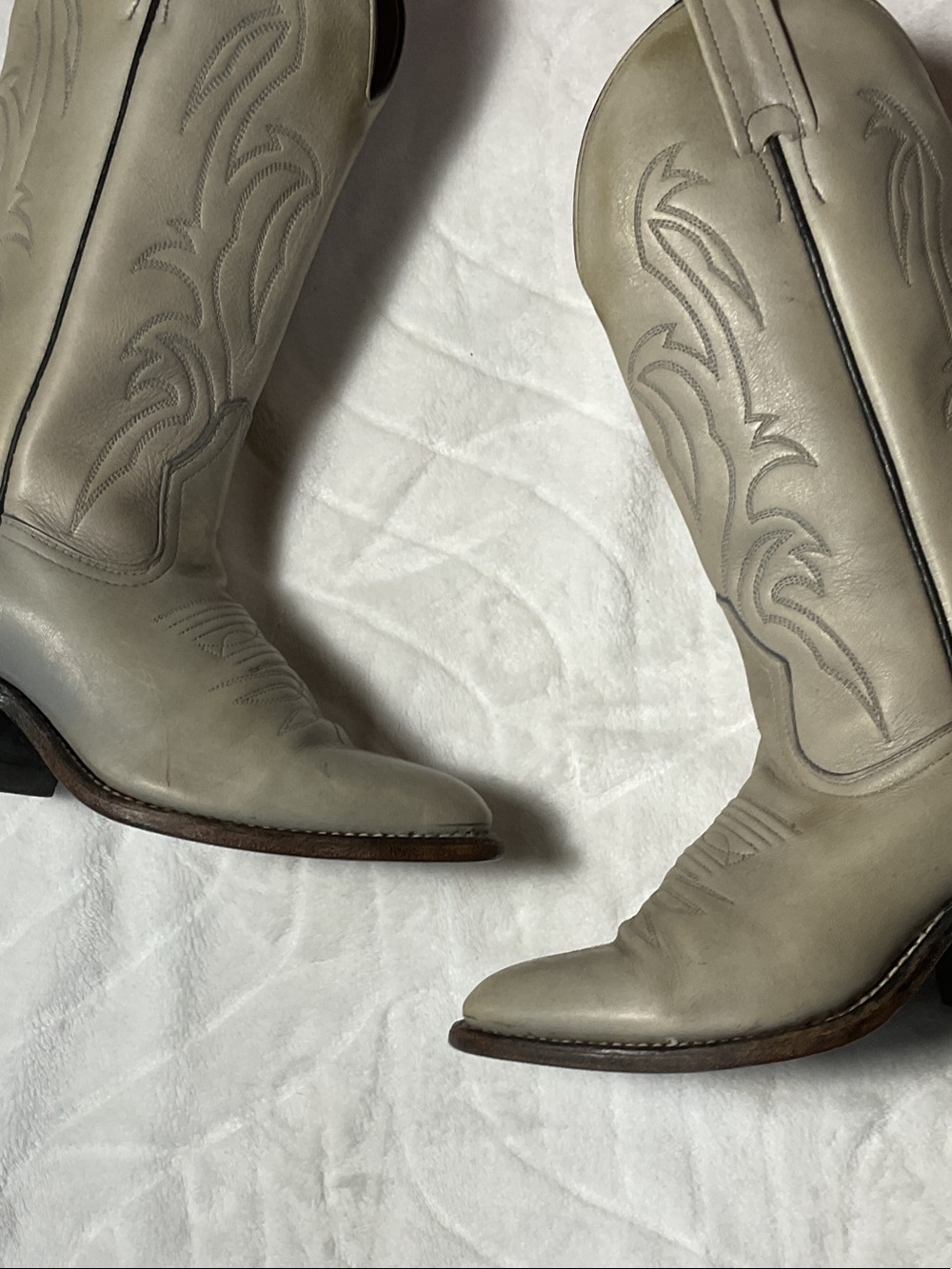 Vintage 80’s leather cowgirl boots tan